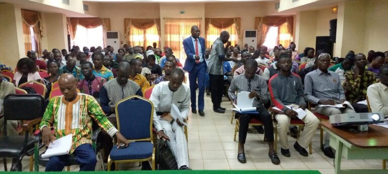 Une salle comble lors d'une session de formation de la JEA